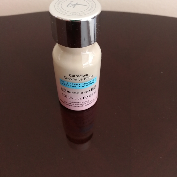 It Bye Bye Breakout Full Coverage Concealer AND Acne Treatment - Picture 2 of 8